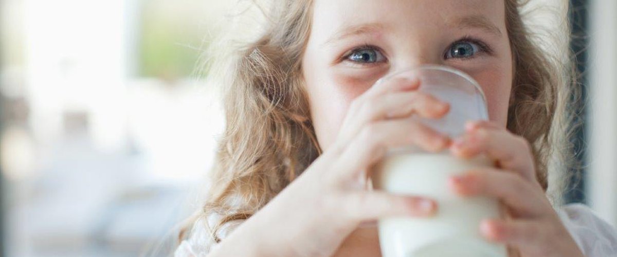 Girl-drinking-glass-of-milk-170510614_5121x3414-1-.jpg