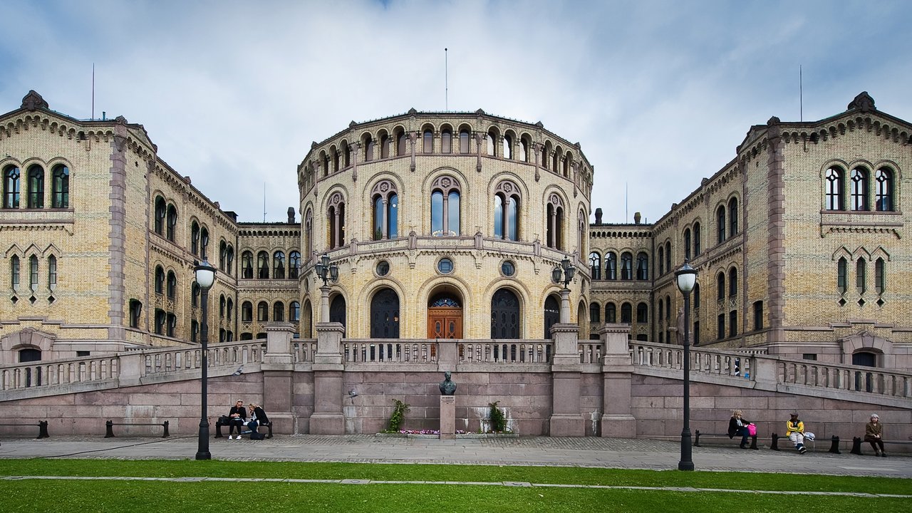 Stortinget,_Oslo,_Norway_(cropped).jpg