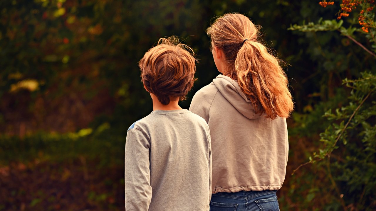 siblings-g39ff033b6_1920.jpg